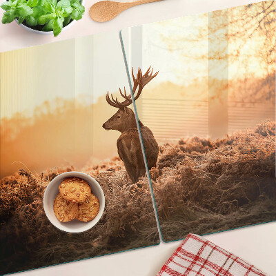 Tagliere in vetro con decorazione di un cervo sullo sfondo del tramonto