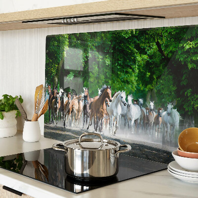 Tagliere in vetro temperato con stampa di cavalli al galoppo in ambientazione naturale