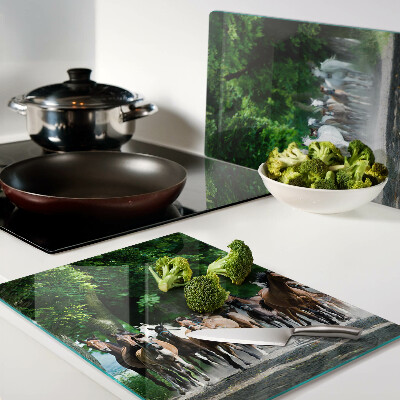 Tagliere in vetro temperato con stampa di cavalli al galoppo in ambientazione naturale