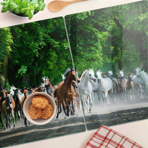 Tagliere in vetro temperato con stampa di cavalli al galoppo in ambientazione naturale