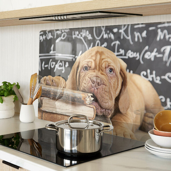 Tagliere in vetro con stampa raffigurante un cane accanto a libri e una lavagna