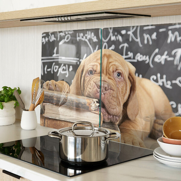 Tagliere in vetro con stampa raffigurante un cane accanto a libri e una lavagna