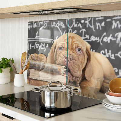 Tagliere in vetro con stampa raffigurante un cane accanto a libri e una lavagna