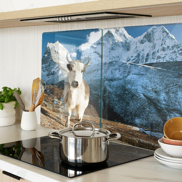 Tagliere in vetro temperato con stampa raffigurante una mucca in montagna