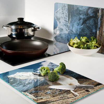 Tagliere in vetro temperato con stampa raffigurante una mucca in montagna