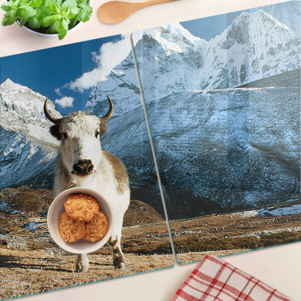 Tagliere in vetro temperato con stampa raffigurante una mucca in montagna