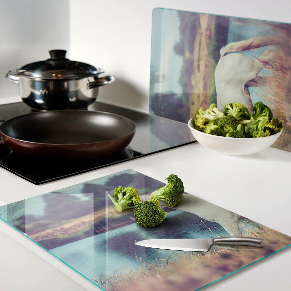 Tagliere in vetro temperato con stampa di un cavallo bianco sull'acqua