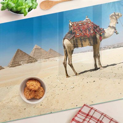 Tagliere in vetro temperato con stampa raffigurante piramidi e un cammello nel deserto