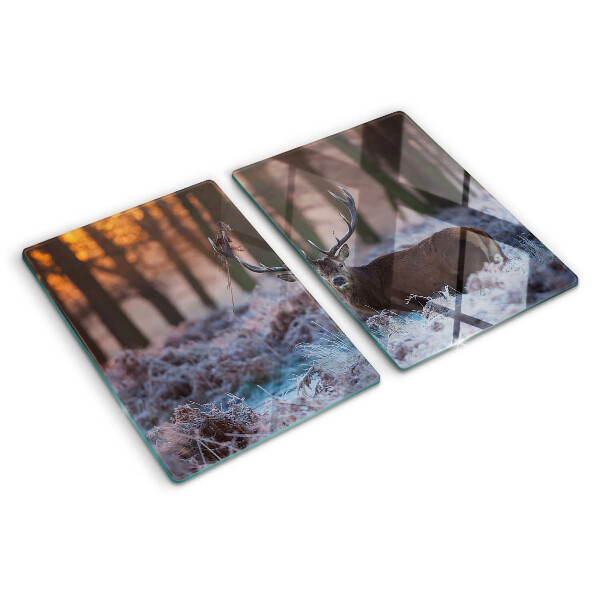 Tagliere in vetro temperato con stampa raffigurante un cervo nel bosco invernale
