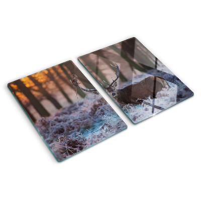 Tagliere in vetro temperato con stampa raffigurante un cervo nel bosco invernale