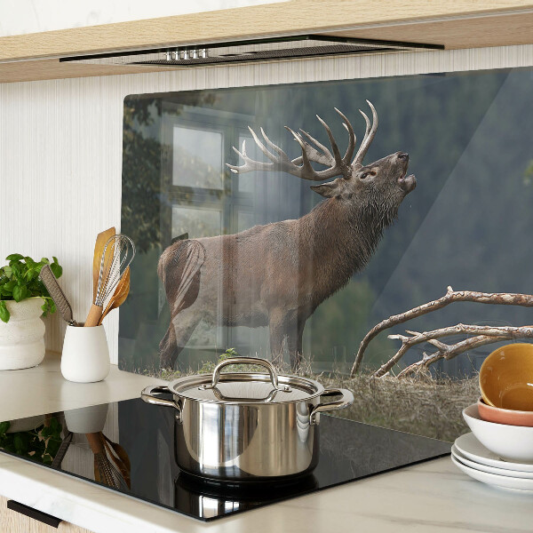 Tagliere in vetro con stampa raffigurante un cervo nel suo ambiente naturale