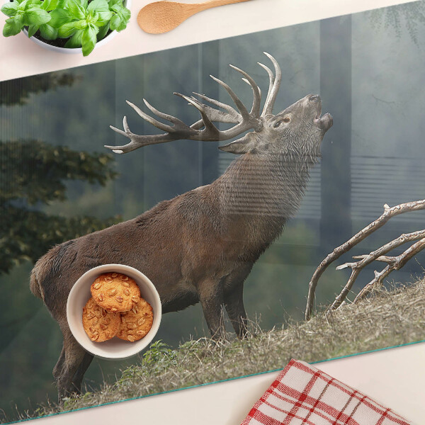Tagliere in vetro con stampa raffigurante un cervo nel suo ambiente naturale