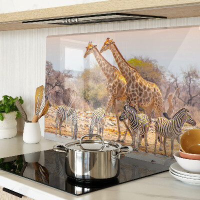 Tagliere in vetro temperato con stampa raffigurante zebra e giraffa nel loro ambiente naturale