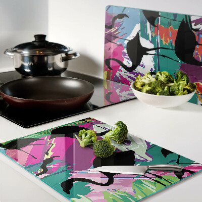 Tagliere in vetro con decorazione di fenicotteri su sfondo colorato