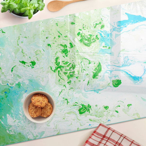 Tagliere in vetro con motivo a vortici astratti nei toni del verde e del blu