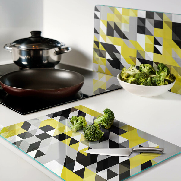 Tagliere in vetro con motivo geometrico nei toni del giallo e del nero