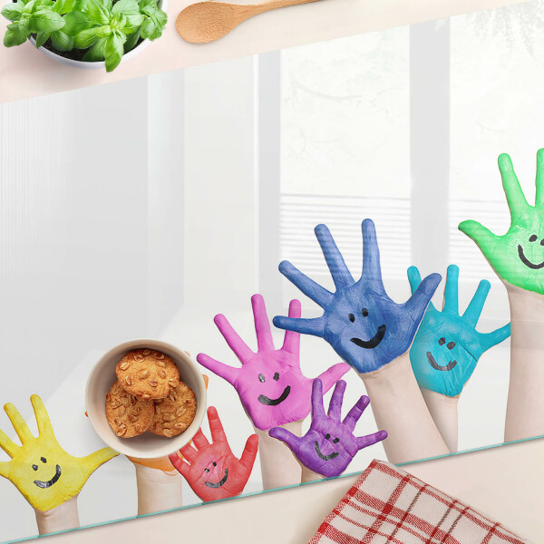 Tagliere in vetro con stampa di mani colorate sorridenti