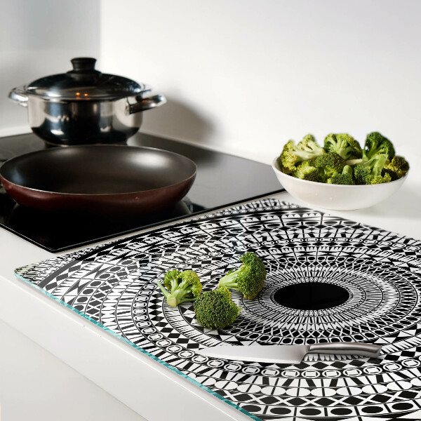 Tagliere in vetro temperato con motivo mandala nei toni del bianco e nero