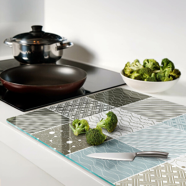 Tagliere in vetro con motivi geometrici e decorazioni a linee