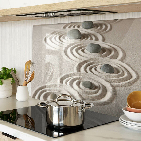 Tagliere in vetro con motivi ondulati ispirati alla sabbia