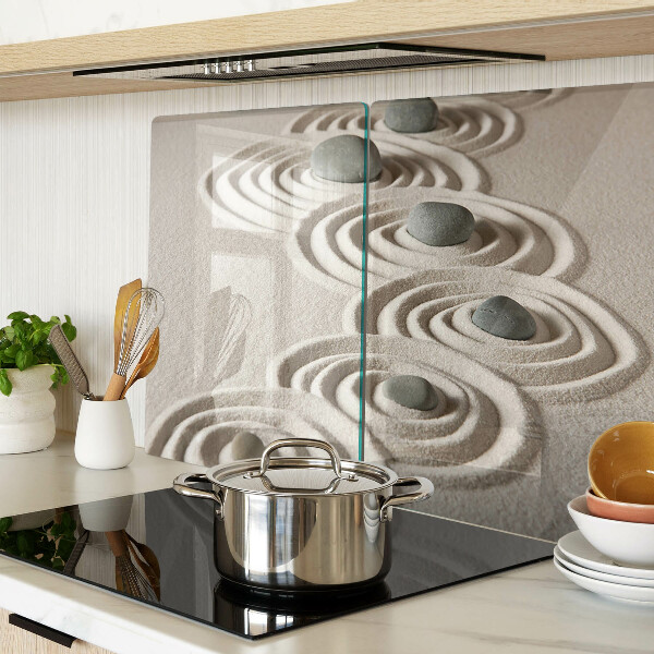 Tagliere in vetro con motivi ondulati ispirati alla sabbia