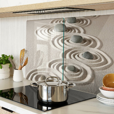 Tagliere in vetro con motivi ondulati ispirati alla sabbia