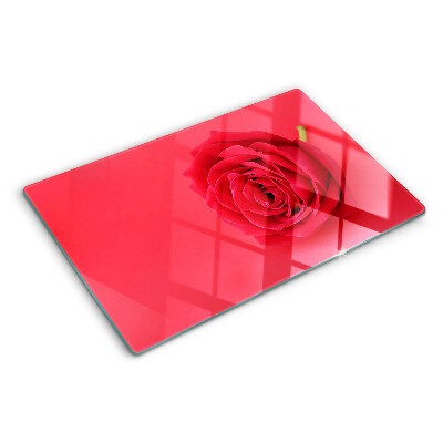 Tagliere in vetro con motivo di rosa rossa sullo sfondo