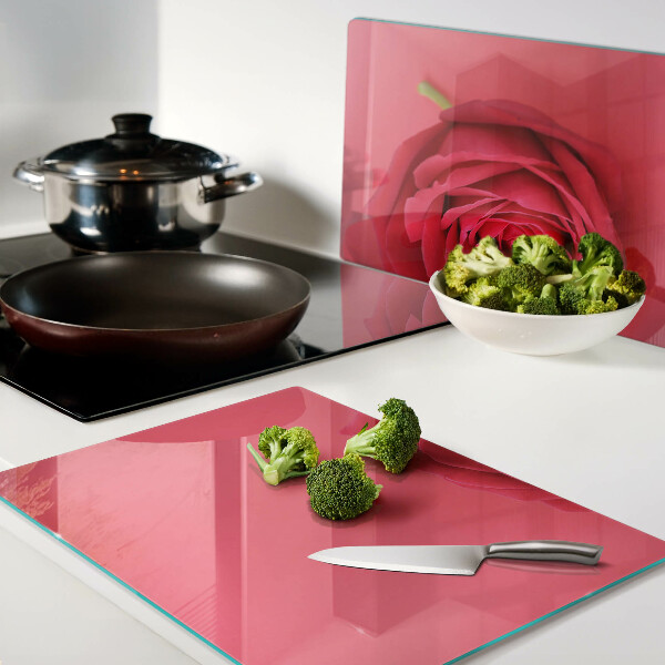 Tagliere in vetro con motivo di rosa rossa sullo sfondo