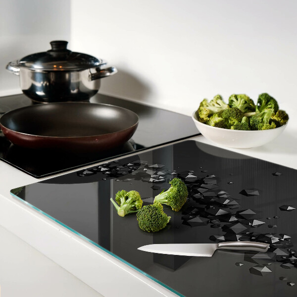 Tagliere in vetro con motivo a cristalli neri sullo sfondo