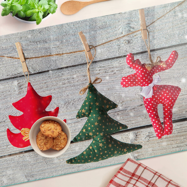 Tagliere in vetro temperato con decorazioni natalizie su sfondo di legno