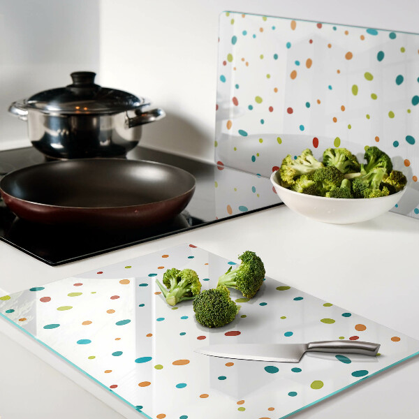 Tagliere in vetro temperato con punti colorati su sfondo bianco