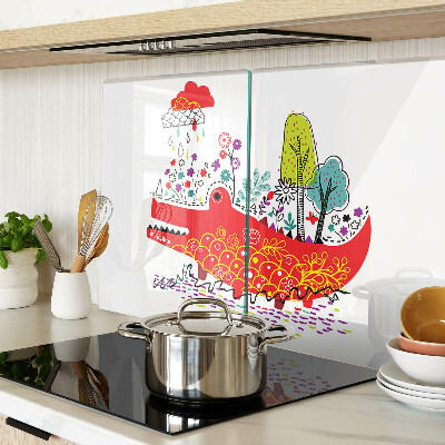 Tagliere in vetro con decoro a coccodrillo in una scena colorata