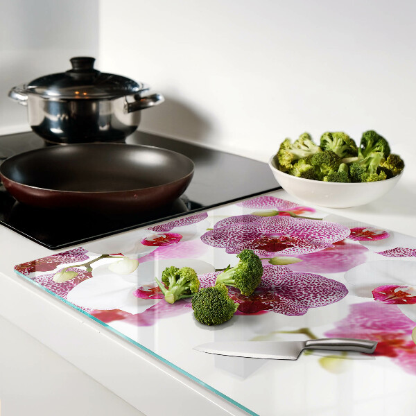 Tagliere in vetro con motivo di orchidee davanti alla finestra