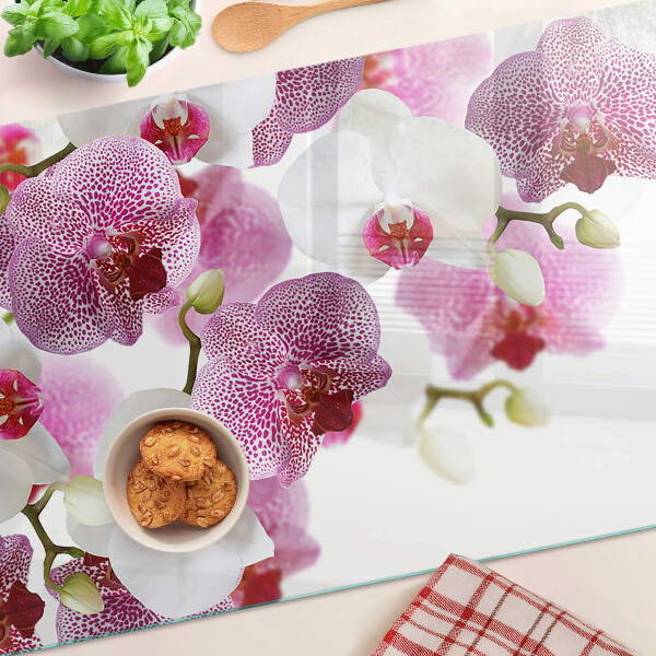Tagliere in vetro con motivo di orchidee davanti alla finestra