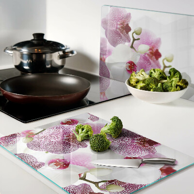 Tagliere in vetro con motivo di orchidee davanti alla finestra