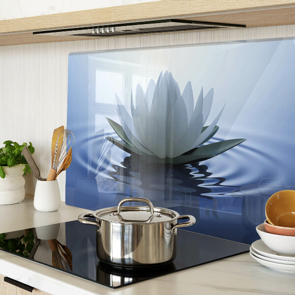 Tagliere in vetro temperato con motivo ninfea sullo sfondo dell'acqua