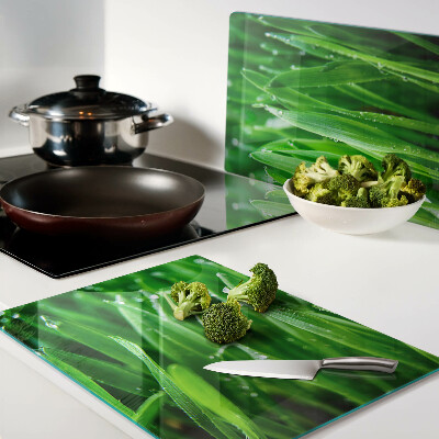 Tagliere in vetro temperato con motivo di erba e gocce d'acqua