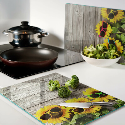 Tagliere in vetro con motivo di girasoli che indossano occhiali da sole