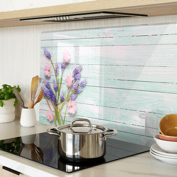 Tagliere in vetro temperato con stampa di fiori su sfondo di legno