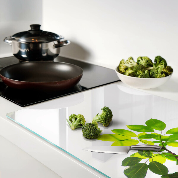 Tagliere in vetro temperato con motivo di foglie su sfondo cielo chiaro