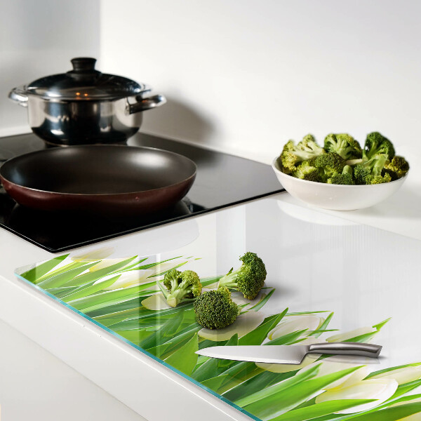 Tagliere in vetro con stampa di tulipani nell'erba verde