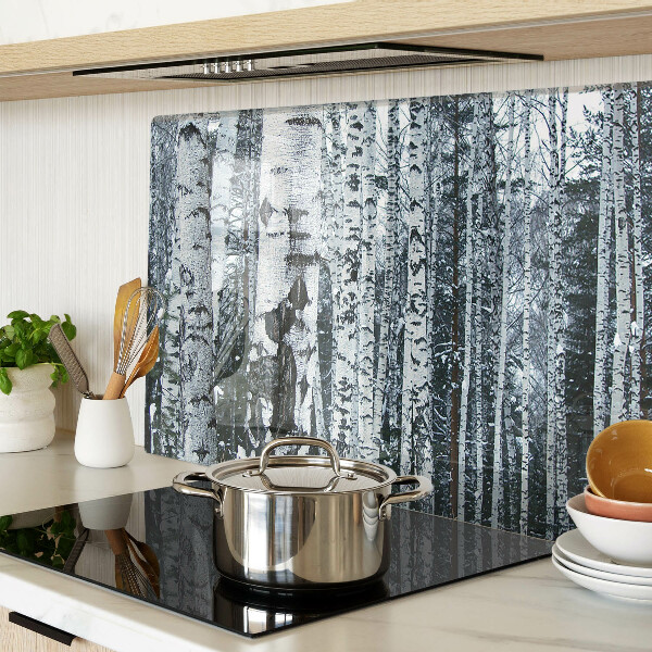 Tagliere in vetro temperato con motivo della foresta di betulle in una scena invernale