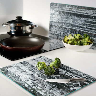 Tagliere in vetro temperato con motivo della foresta di betulle in una scena invernale