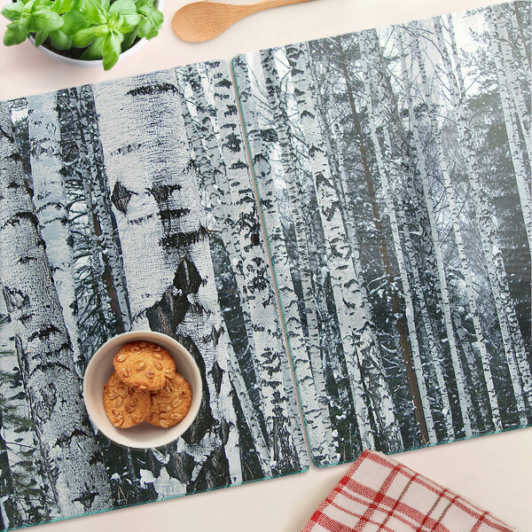 Tagliere in vetro temperato con motivo della foresta di betulle in una scena invernale