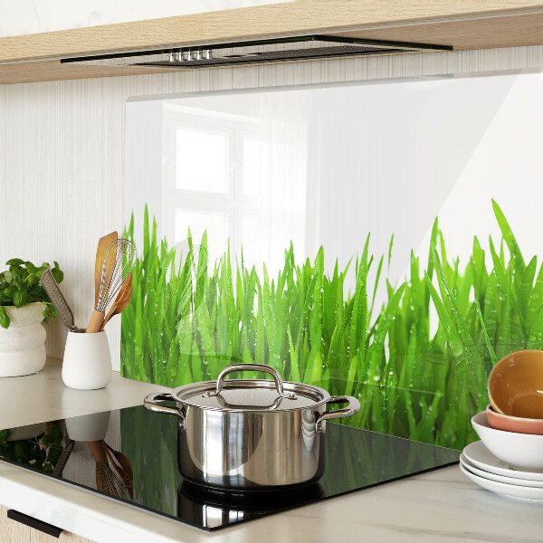 Tagliere in vetro con motivo di erba verde e gocce d'acqua