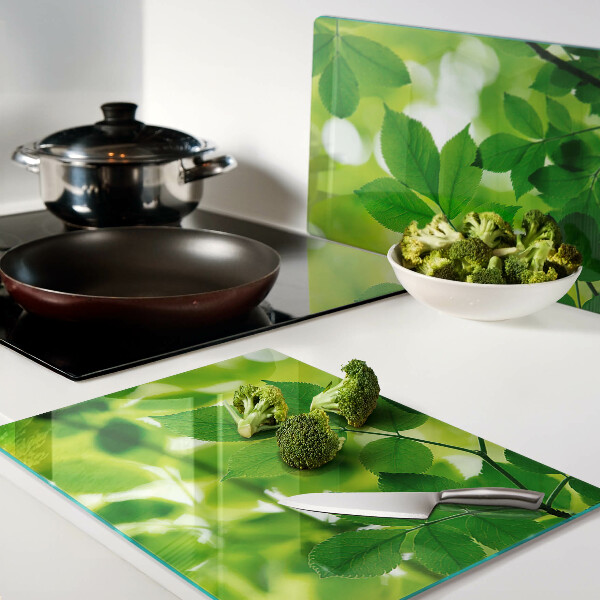 Tagliere in vetro temperato con motivo di foglie su sfondo verde