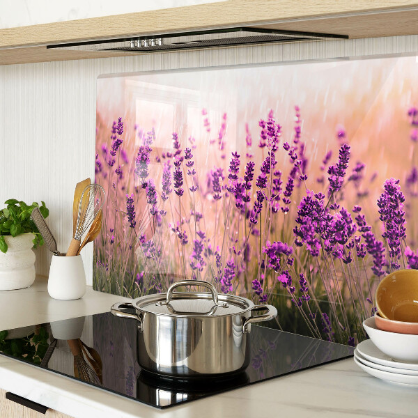 Tagliere in vetro temperato con stampa di un campo di lavanda illuminato dai raggi del sole