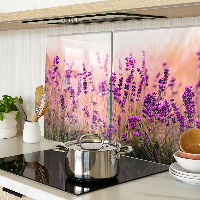 Tagliere in vetro temperato con stampa di un campo di lavanda illuminato dai raggi del sole