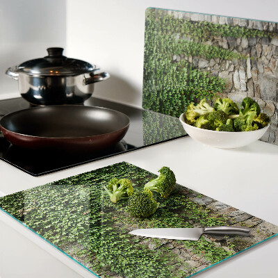 Tagliere in vetro con stampa di muro verde con muschio