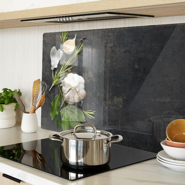 Tagliere in vetro temperato con motivo di fiori ed erbe su sfondo marmoreo